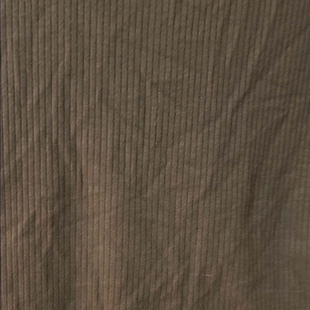 Set Of Two Ribbed V‑Neck Cropped Tees - Picture 6 of 10